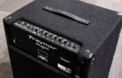 Traynor - Small Block SB115 - 200 Watt 1x15 inch Bass Combo Amp 2